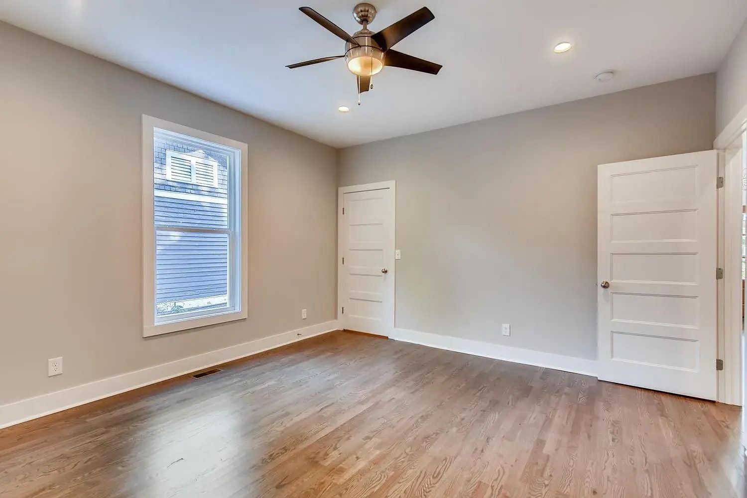 Building Photo - 1110 Chester Ave