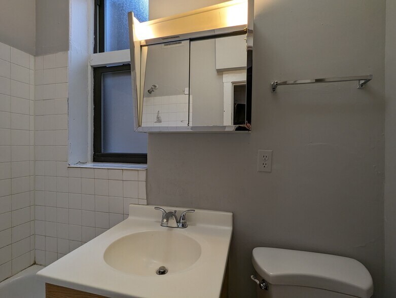 Building Photo - 3523 N Racine Ave