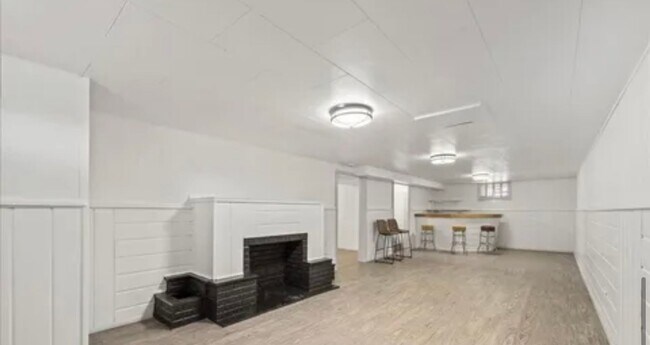 Building Photo - Fully Furnished 4 Bed, 2 Bath Home | West ...