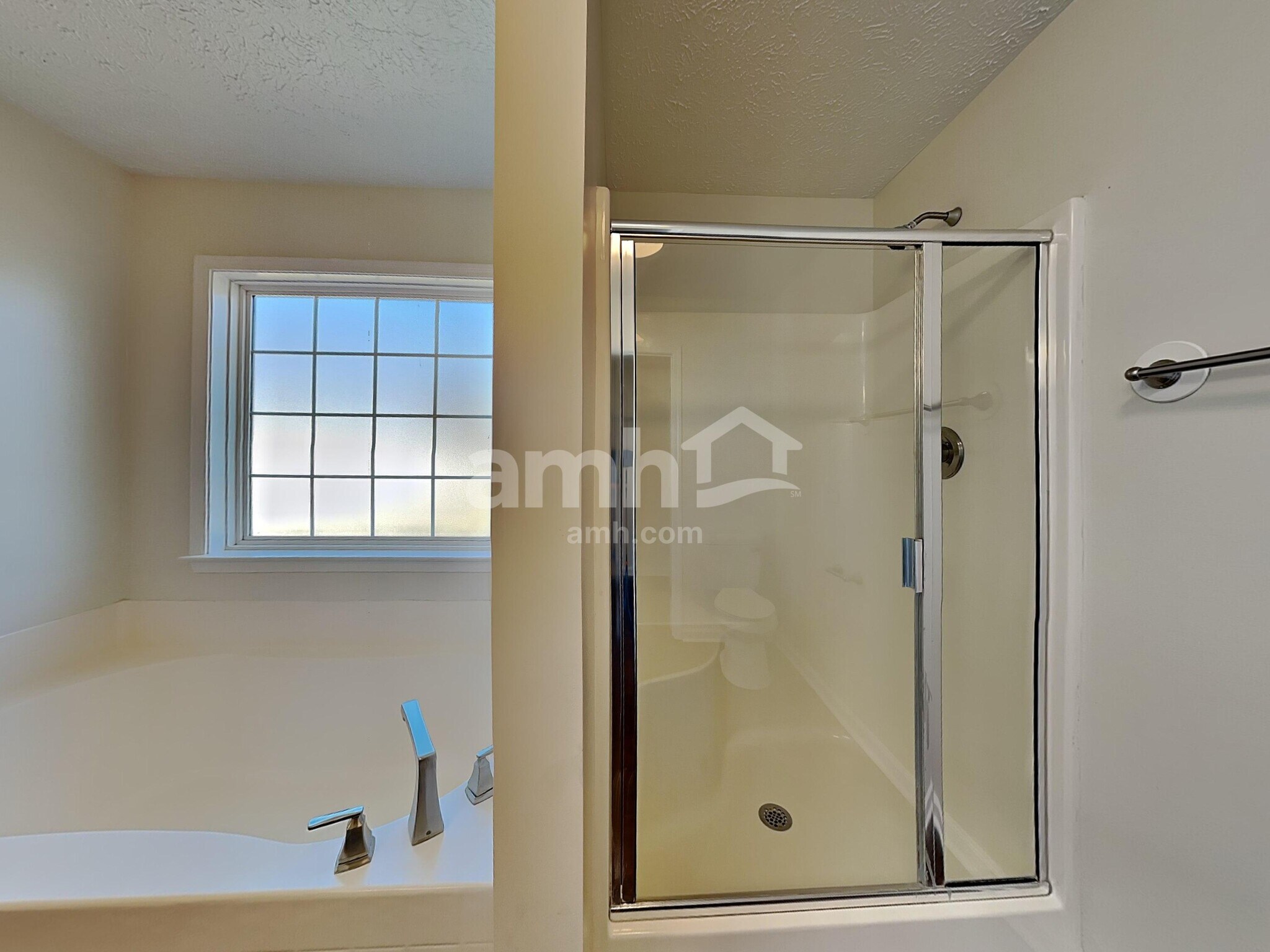 Building Photo - 651 Crescent Rd