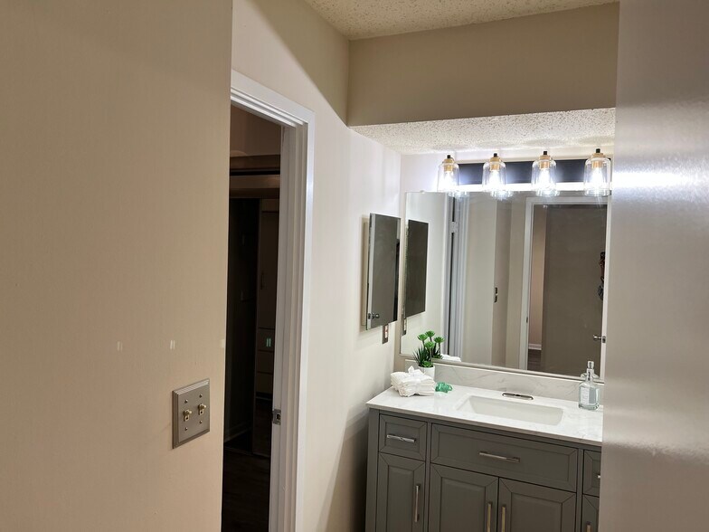 Building Photo - 5505 Seminary Rd