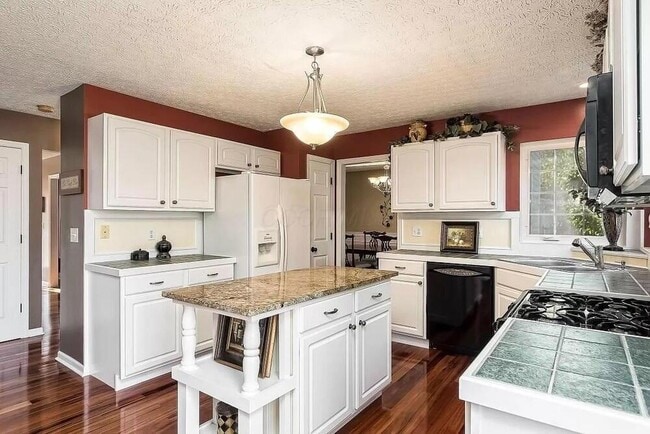 Building Photo - 5772 Clearfield Ln