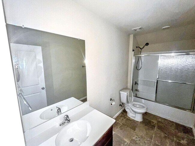 Building Photo - 8729 Heliotrope Ln