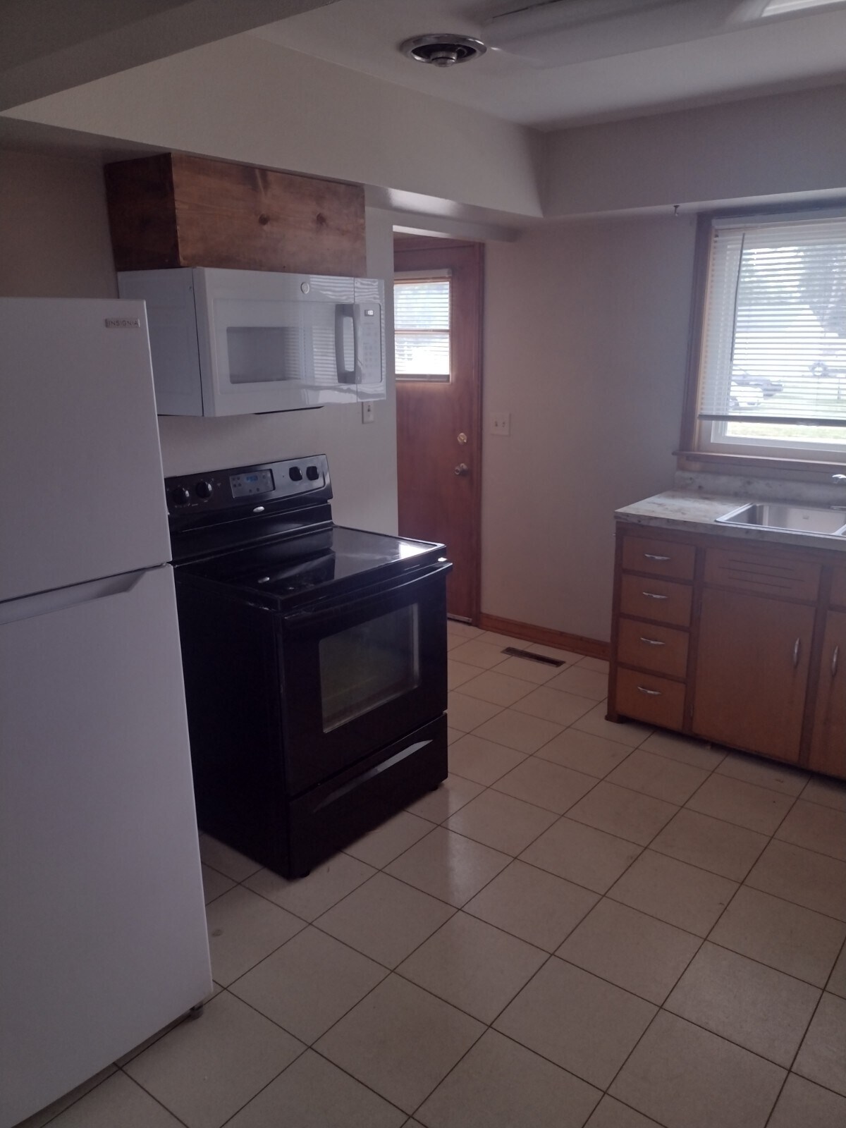 Building Photo - 403 Grove St