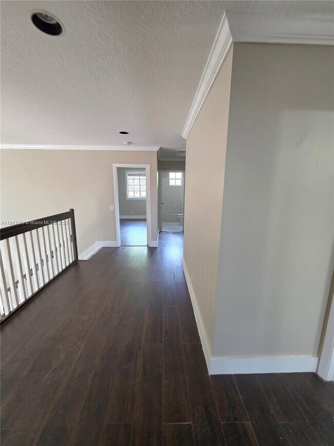 Building Photo - 584 Cambridge Dr