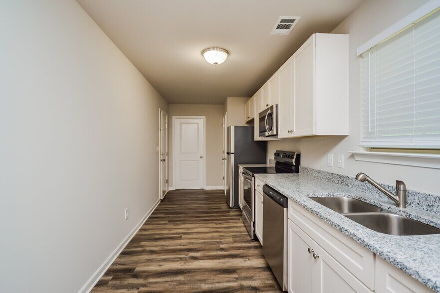 Building Photo - 400 McGiboney Ln