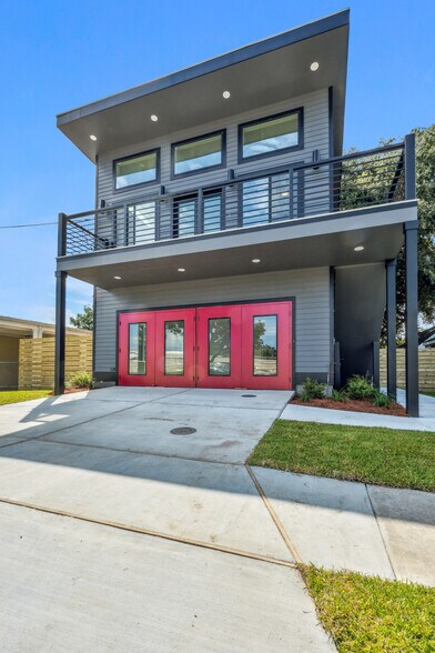 Building Photo - 428 W Solidelle St