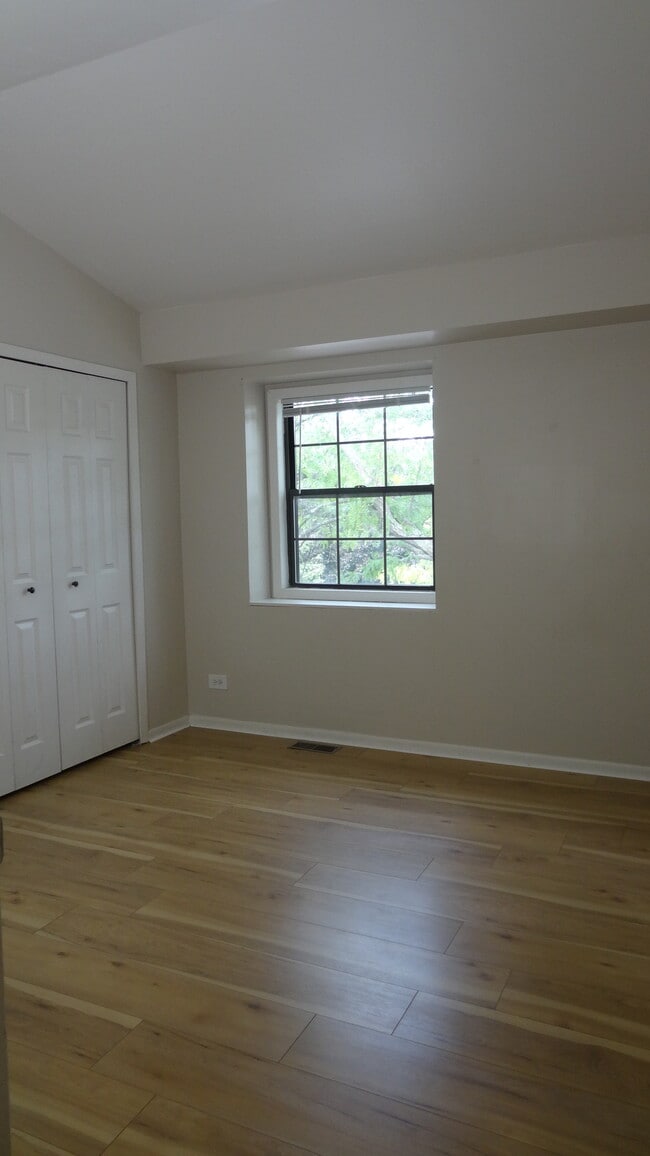 Bedroom - 1504 W Jefferson Ave