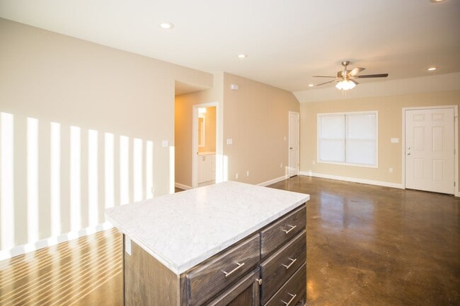 Building Photo - Charming 3 Bedroom, 2 Bath Home in Hilltop...