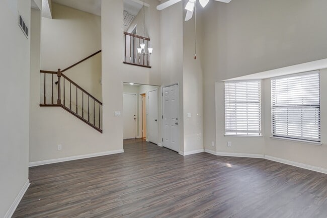 Building Photo - Gorgeous 2 Story Home Fully Upgraded – Move-In Ready!- 4 bedroom 3 bath