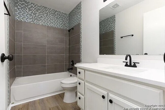 Building Photo - 3-Bedroom Home in Kirby Ready for Move-In!