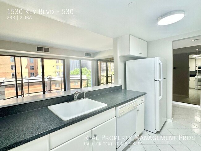 Building Photo - Sun-Drenched Condo-Stunning Views, Walk to...