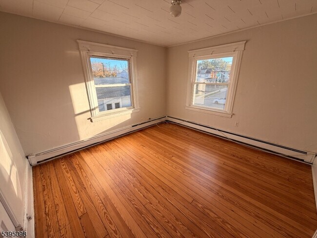 Building Photo - 38 Morris Ave