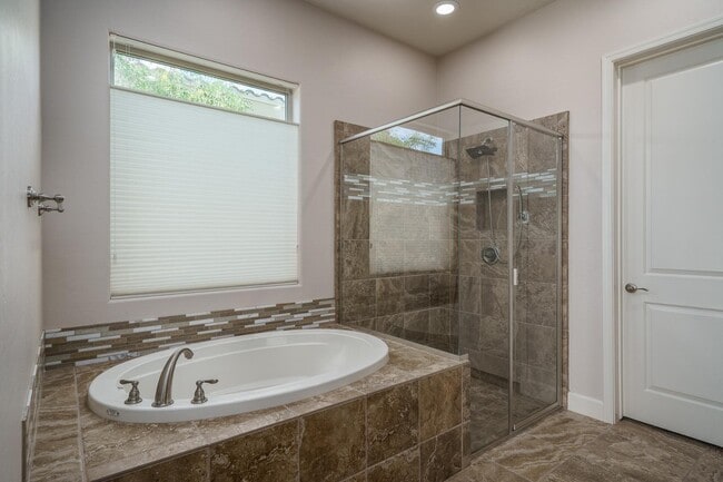 Building Photo - 18215 W Desert Sage Dr