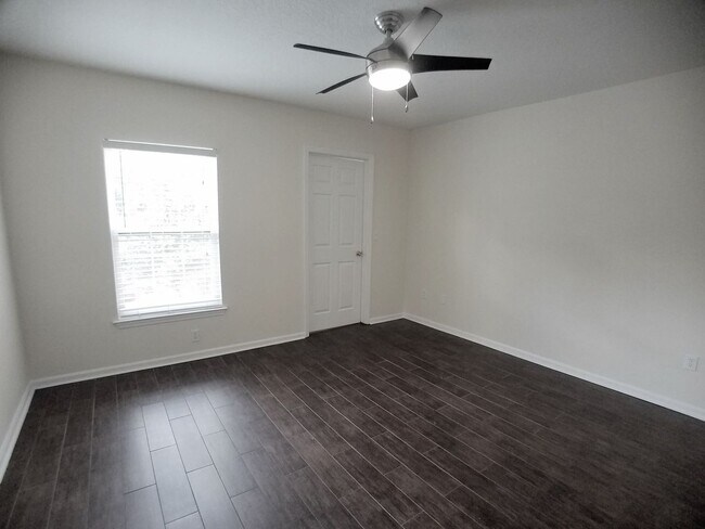 Building Photo - Gorgeous 1/1 Condo for Rent at The Crest c...