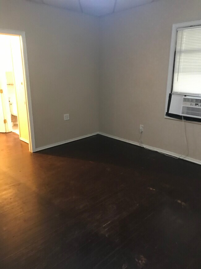 Bedroom # 1 - 2107 Briggs St