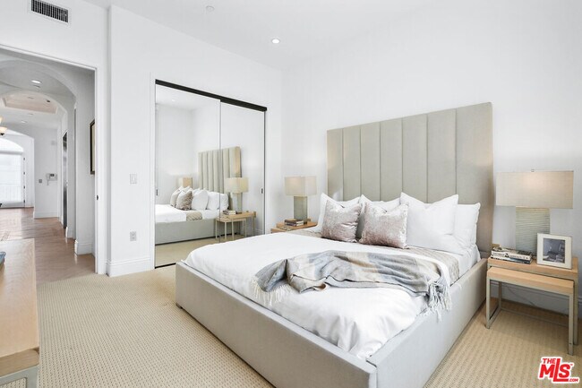 Building Photo - 420 S Hamel Rd