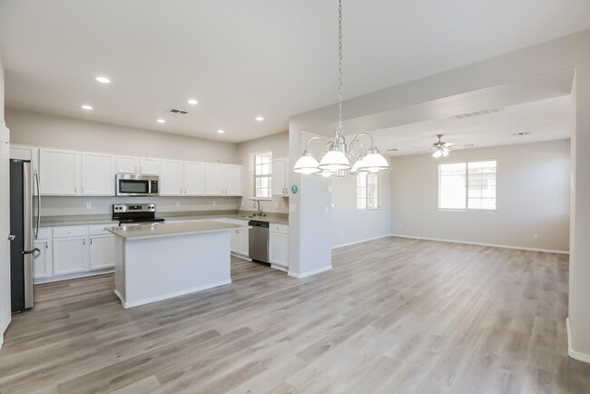 Building Photo - 7057 S 7th Ln