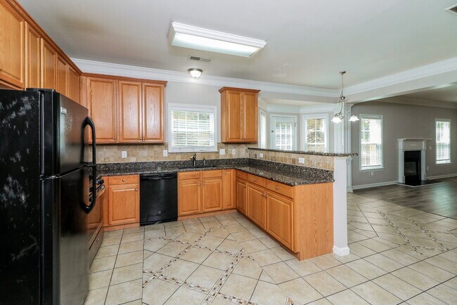 Building Photo - 2001 Creek Pointe Way