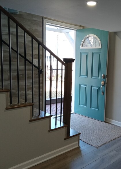 Front Door - 14 High St