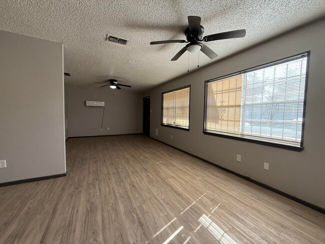 Building Photo - 1318 25th St