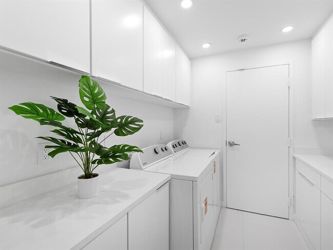 Building Photo - 7647 Sanderling Rd