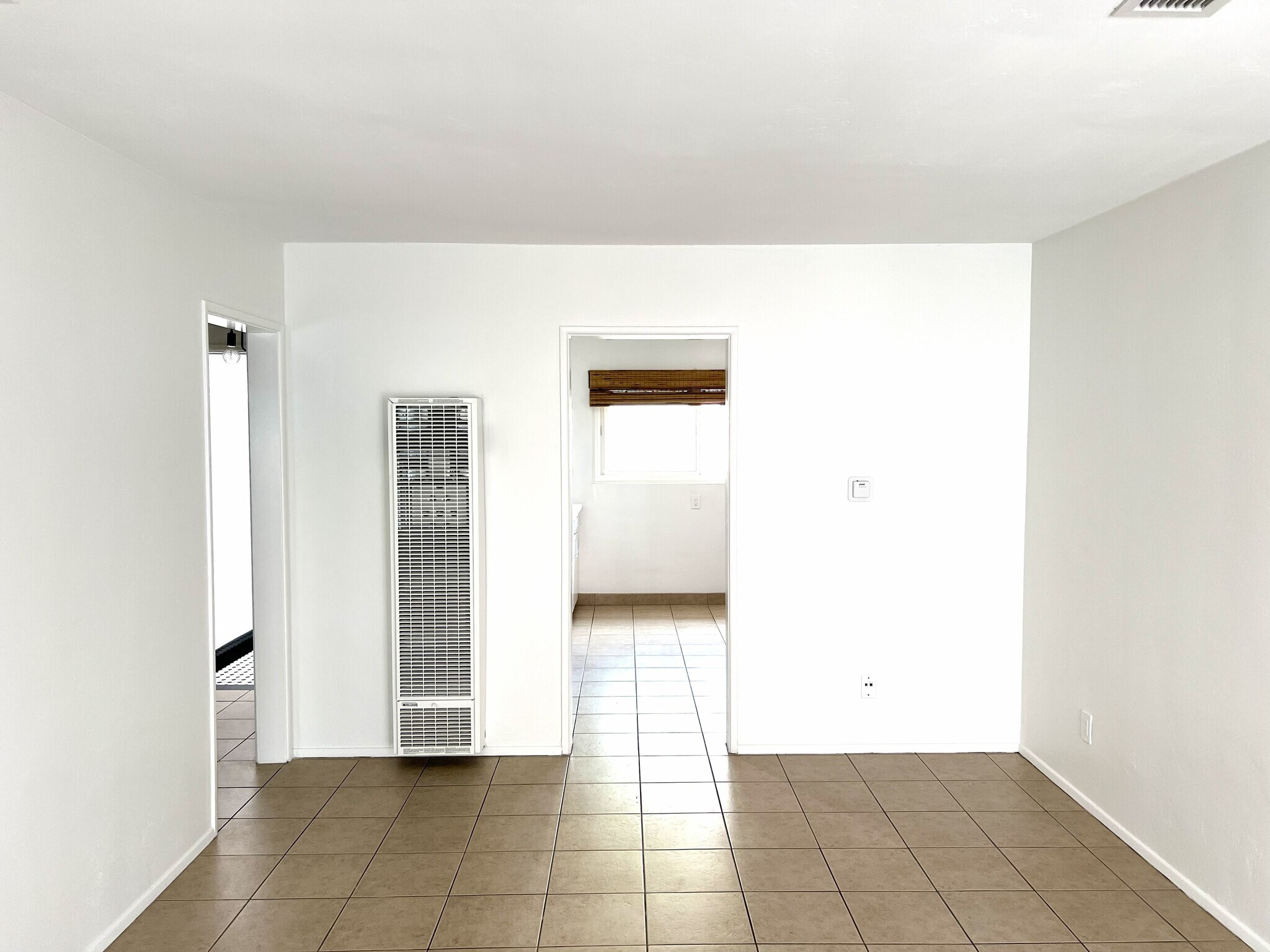 Building Photo - 4463 Mentone St