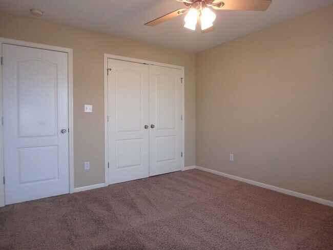 Building Photo - Nice 3 Bed 2 Bath House In Hunters Gate!