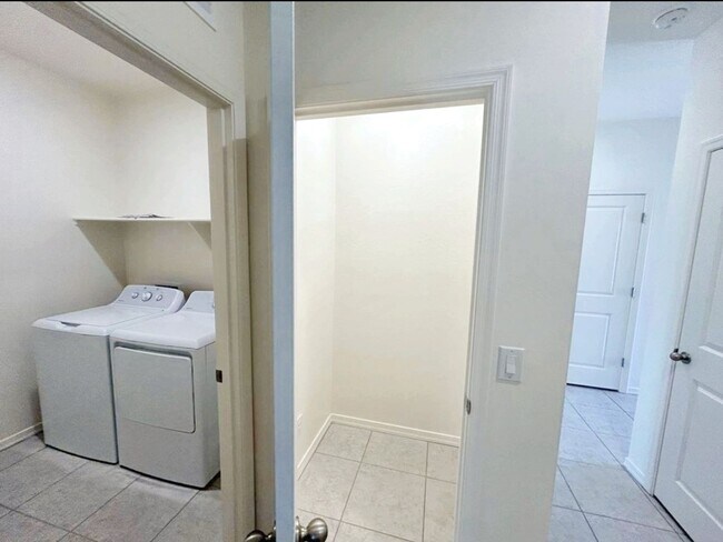 Building Photo - 4 BR, 3 bath, Beautiful Maricopa home in p...