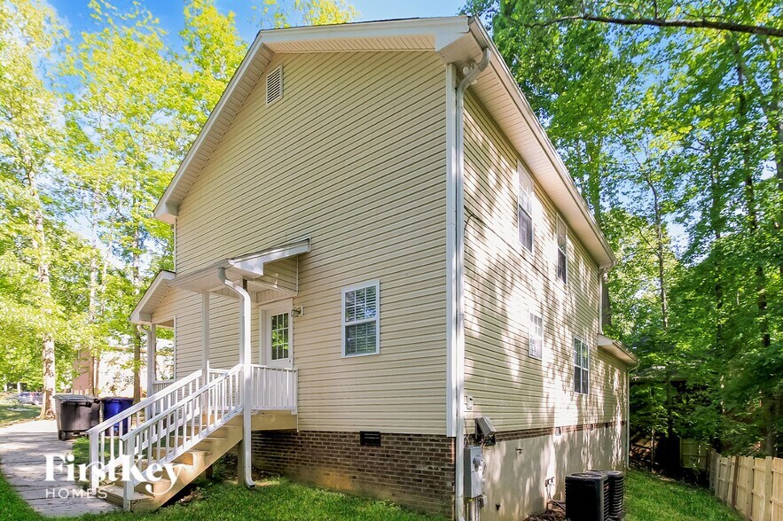 Building Photo - 944 Highland Glen Rd