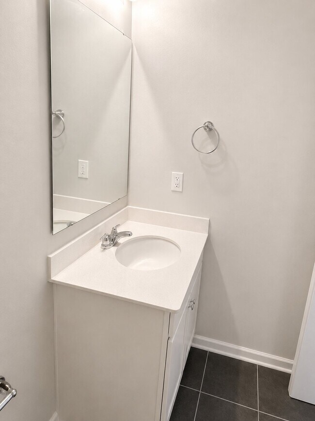 Building Photo - 144 Hornet Dr