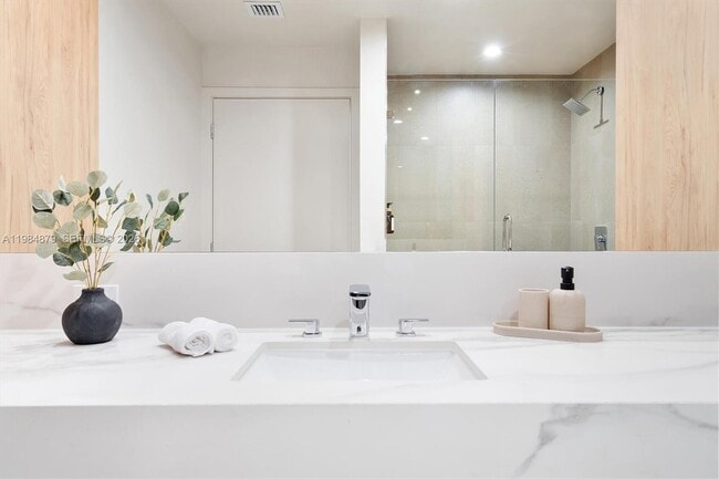 Building Photo - 11 NE 6th St