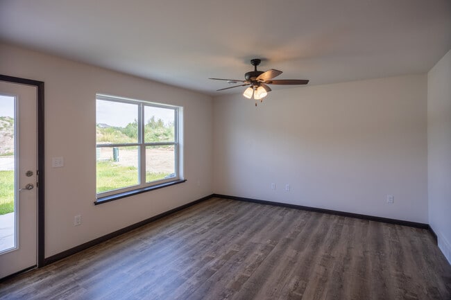 Building Photo - 1604 Eastside Cir