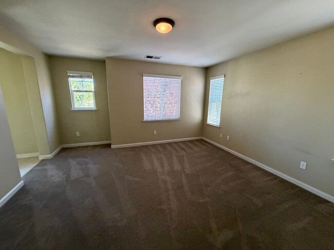 Building Photo - 6732 S Gaja