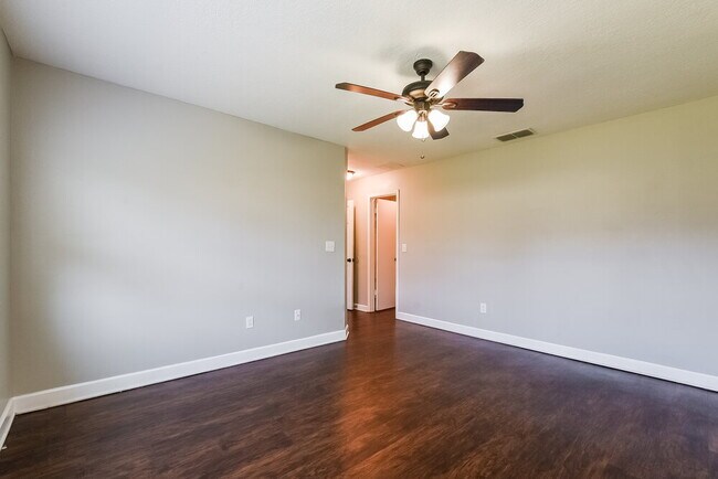 Building Photo - 1009 Black Willow Dr