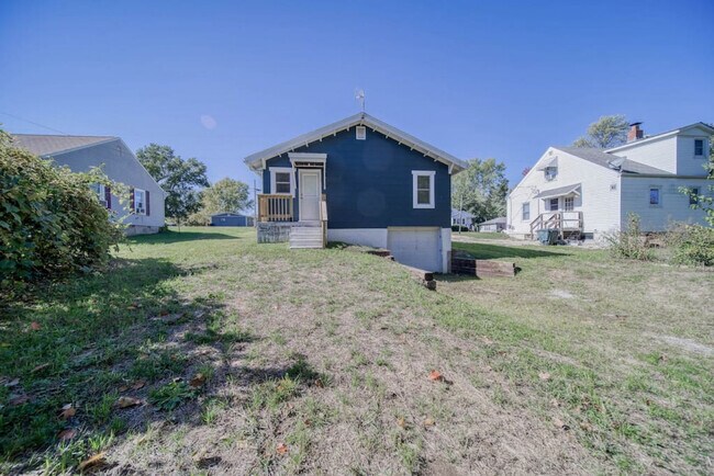Building Photo - 1402 Iowa St