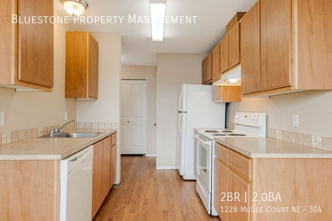 Building Photo - 1228 Mcgee Ct NE