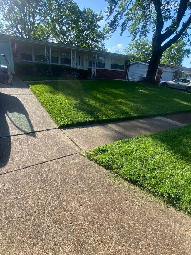 Building Photo - 3 Bedroom Single Family Home in Florissant