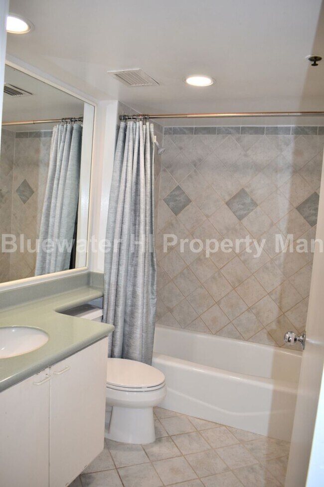 Building Photo - Craigside 1/1/1 Nuuanu Condo