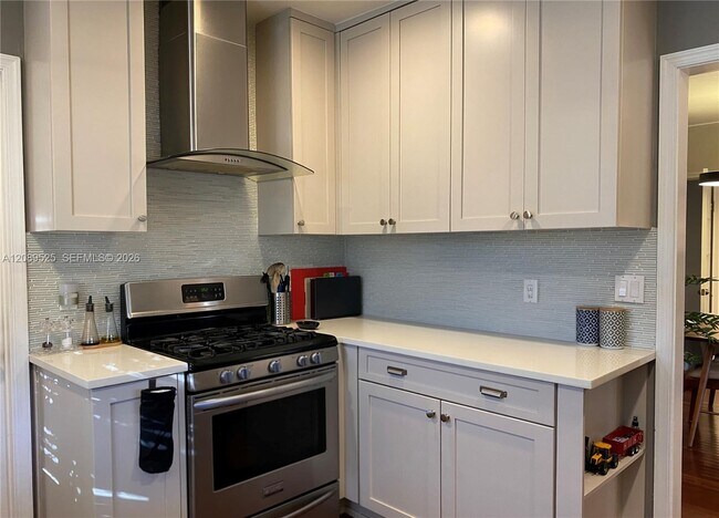 Building Photo - 600 Alminar Ave