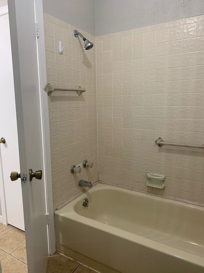 Building Photo - MOVE IN SPECIAL! Charming 3/1.5 St. Cloud Home w/ Partially Fenced Yard & Bonus Room