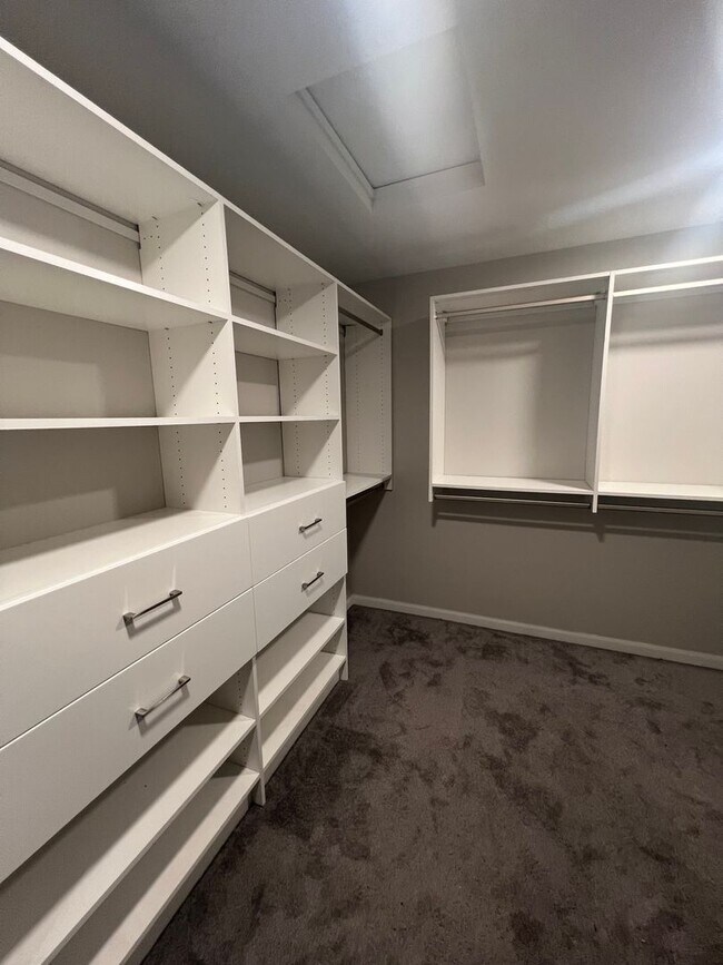 Building Photo - Very Large McCormick Village Four Bedroom for Rent, Available 4/10/26.