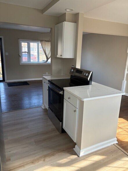 Building Photo - 8 Lynch Farm Dr