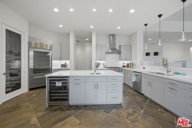 Building Photo - 50025-50021 Vía Aldea