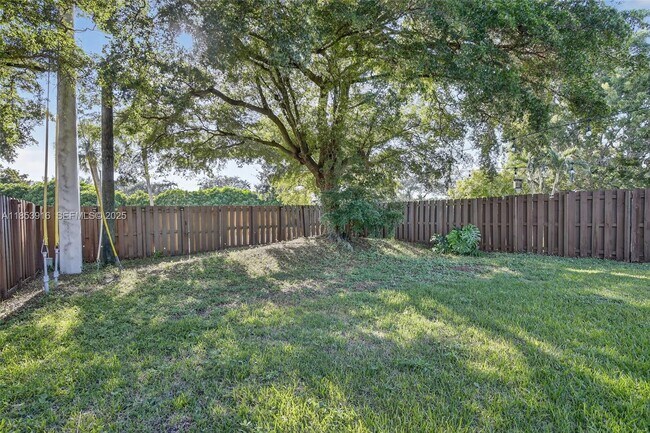 Building Photo - 581 Lakeside Cir