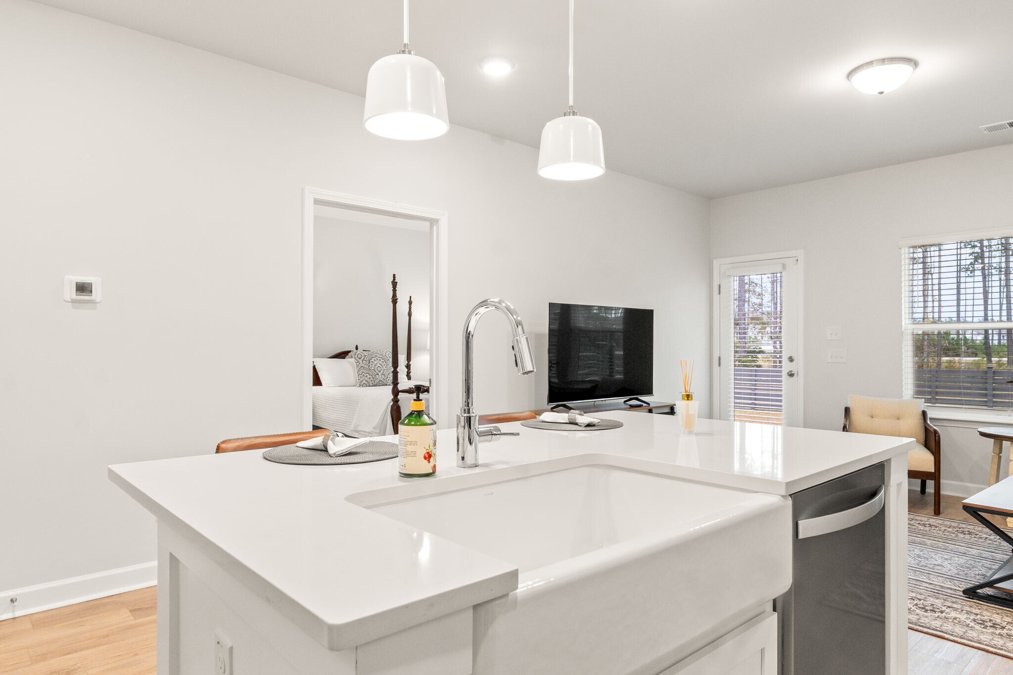 Building Photo - 825 Descartes St