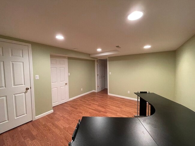 Building Photo - 450 Foxford Dr