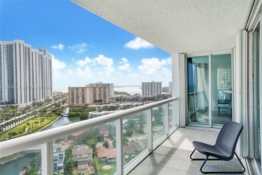 Building Photo - 16400 Collins Ave
