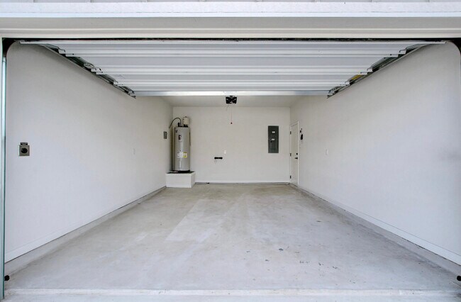 Building Photo - 10340 Lynwood Crk