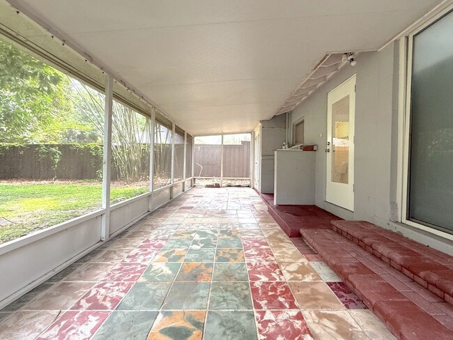 Building Photo - 2/2 Home in College Park with lots of char...